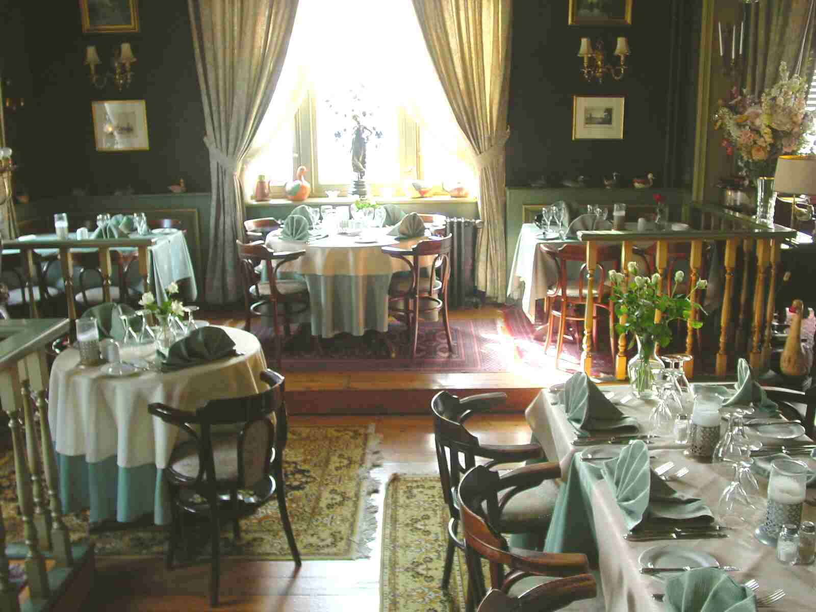 overview picture of Romantic Restaurants  in Brugge, Kasteel Minnewater